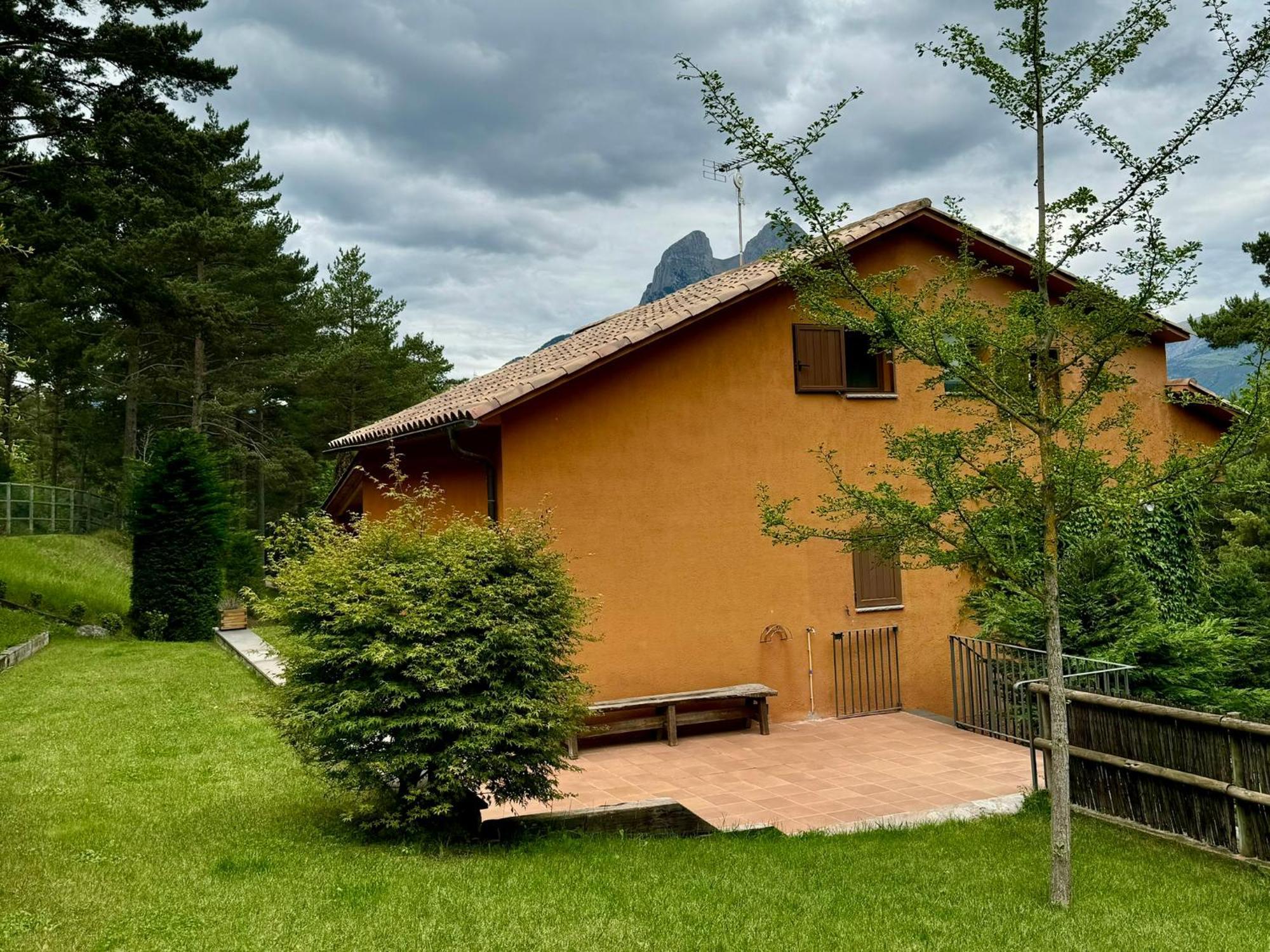 Cal Roig - Pedraforca Villa Saldes Exterior photo